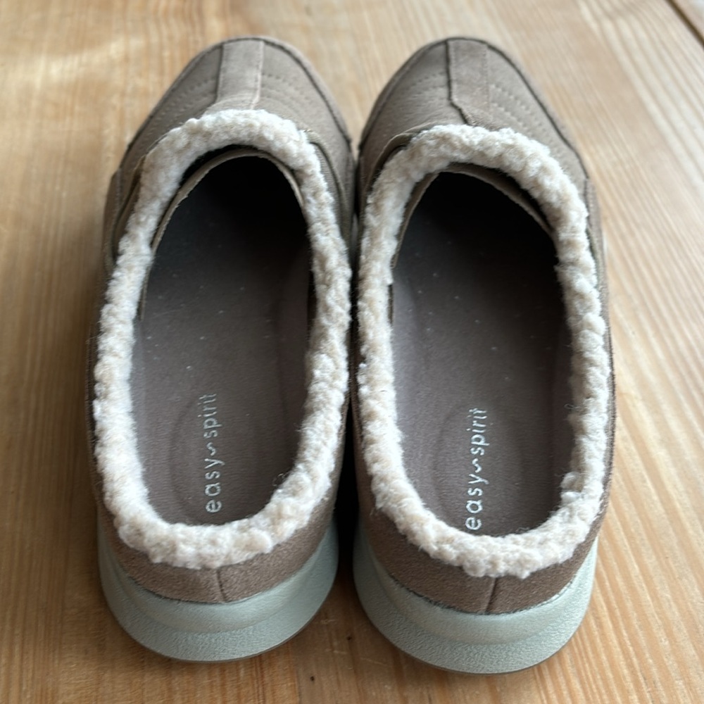 New in Box - Easy Spirit Men’s Travel Fuzz Clogs - Picture 5 of 13